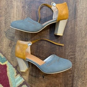 Super cute heels with a vintage vibe.